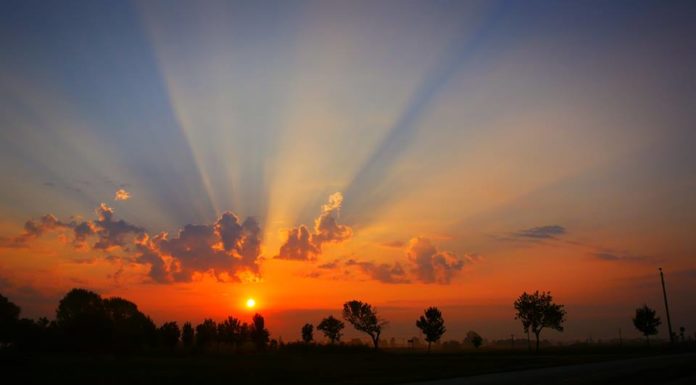 Csodás videó készült az aranyló alföldi naplementéről