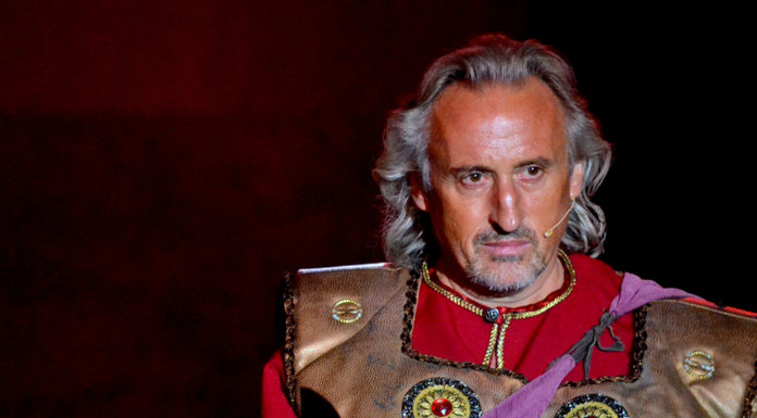 A római császár a Colosseumból érkezett a Patkó Lovas Színházba