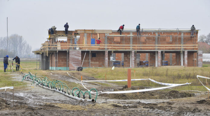 Városrész nőtt ki a nádasból – Délmagyarország /11. 09. /szerda/