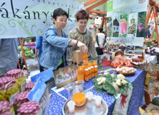 24 önkormányzat kínálta portékáit szerdán Szegeden