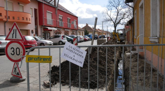 Körvonalazódik a Zöld Város Program Mórahalmon – Hálózatfejlesztés indult a Tömörkény utcában