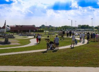 Fát ültettek Mórahalmon a nemzeti összetartozás jegyében