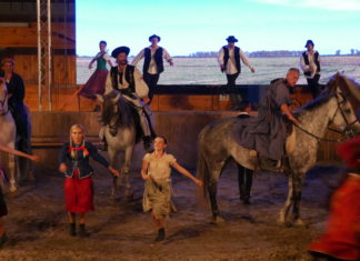 Itt a Patkó Lovas Színház 2018-as műsora!