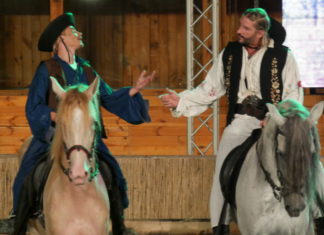 Bemutatták a Rózsa Sándorról szóló rockoperát Mórahalmon – A premier után vastaps jelezte: a betyárromantika közel áll a homokhátiak szívéhez