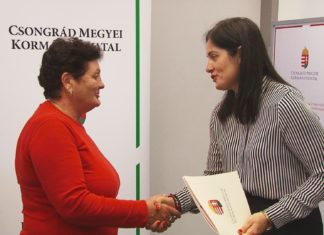 A százezredik ügyfelet köszöntötték a mórahalmi Kormányablakban