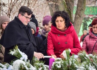 Ünnepi gyertyagyújtások Ruzsán