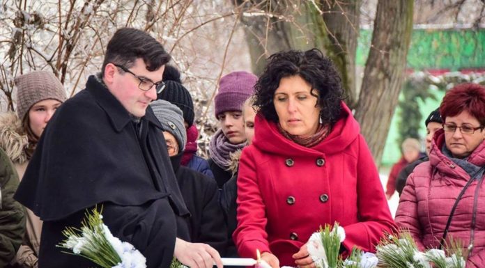 Ünnepi gyertyagyújtások Ruzsán