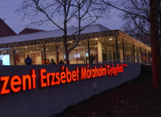 Karácsonytól megújult főbejárattal várják a mórahalmi gyógyfürdő vendégeit