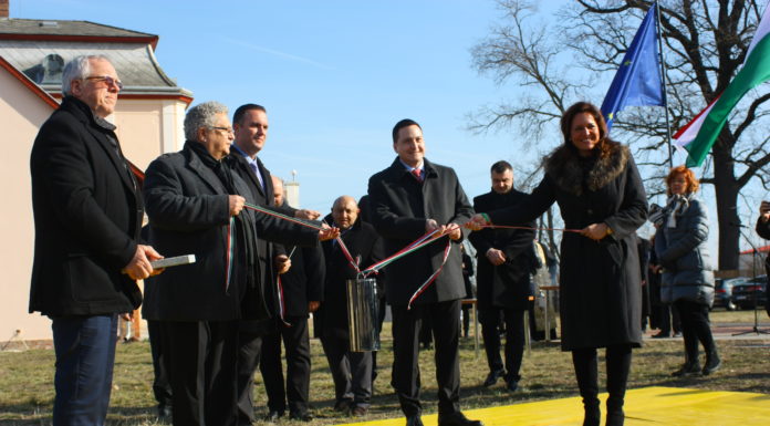 FRISSÍTVE VIDEÓVAL! Letették a Szerb Kulturális Központ alapkövét – Mórahalmon építenek hidat a két nemzet között