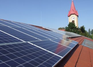 Napelemekkel fejlesztették a Röszkei Orbán Dénes Általános Iskola épületét