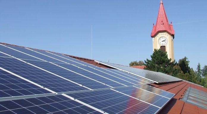 Napelemekkel fejlesztették a Röszkei Orbán Dénes Általános Iskola épületét