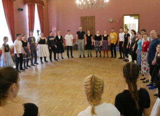 Kádár Ignáctól tanultak bonchidait a mórahalmi néptáncosok – VIDEO