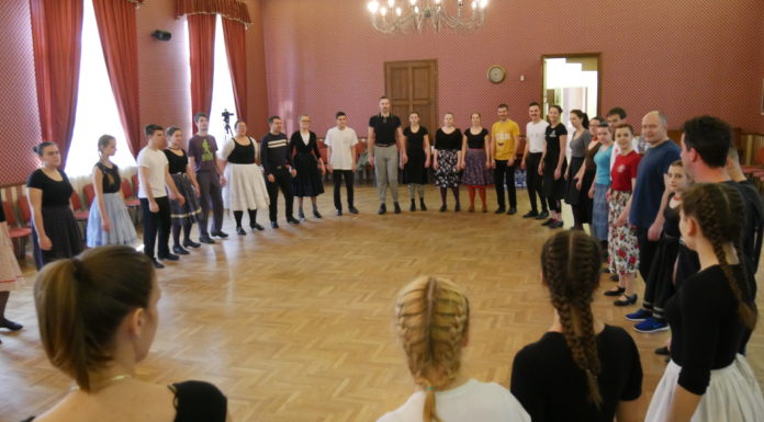 Kádár Ignáctól tanultak bonchidait a mórahalmi néptáncosok – VIDEO