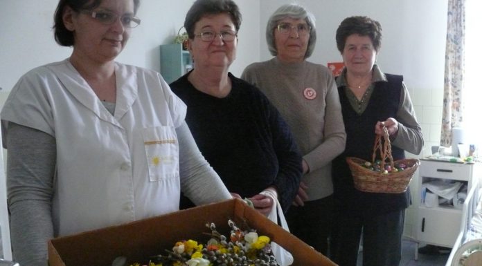 Idősek Húsvétját tette szebbé a mórahalmi Karitász csoport