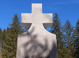 Megújult egy újabb úz-völgyi kereszt – Mórahalmi szervezet is segített az erdélyi testvértelepülés emlékművének felújításában