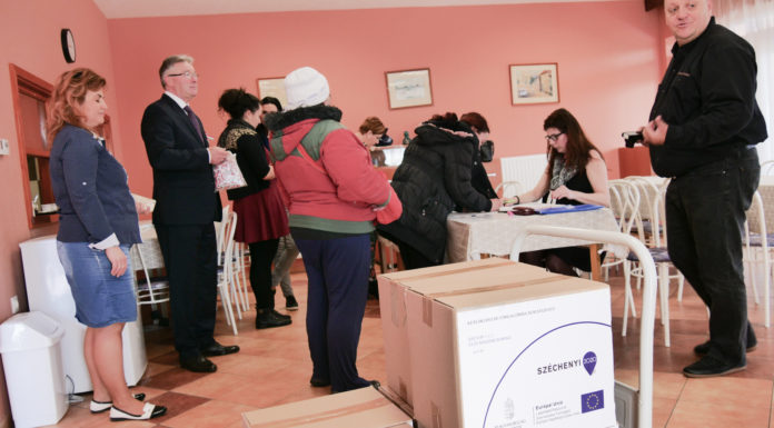 42 rászoruló család kapott élelmiszercsomagot Mórahalmon