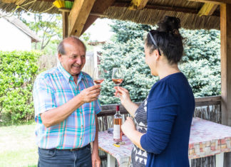 „Nem mi készítjük a bort, hanem a természet” – Egy alföldi borász öt évtizednyi munkával a háta mögött