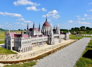 Múzeumok éjszakája a mórahalmi Mini Hungary Parkban ingyenes szakvezetéssel