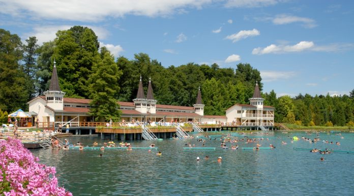 Iszap és balneológiás kezelések előnyeiről tartottak konferenciát Hévízen