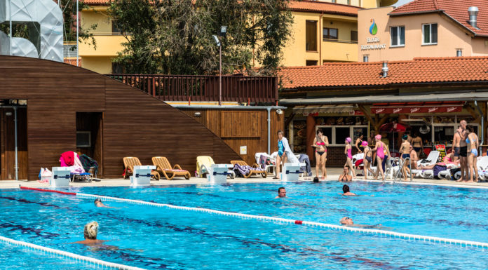 Ingyen fürdőzhetnek az elsősök Az Év Fürdőjében