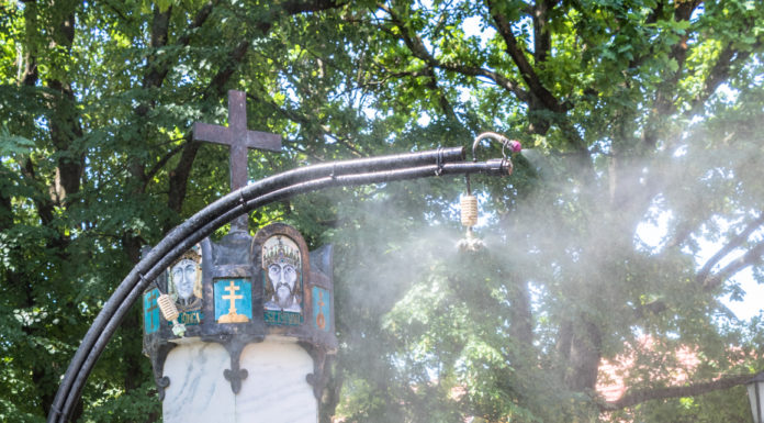 Itt a hőség – felállították a párakapukat