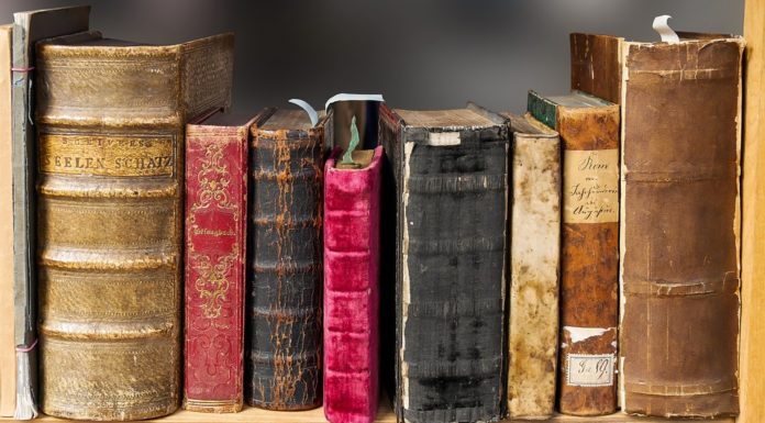 Kiselejtezett könyveket kínál eladásra az ásotthalmi könyvtár