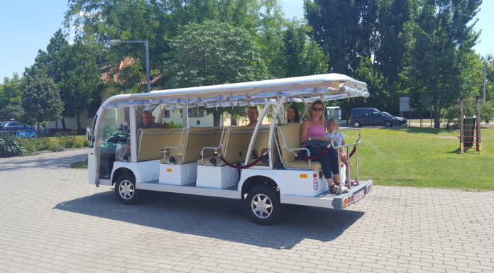 TUK-TUK helyett elektromos városnéző kisbusszal közlekedhetünk Mórahalmon