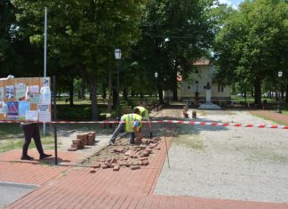 Szent István elköltözött egy időre a sándorfalvi Szabadság térről