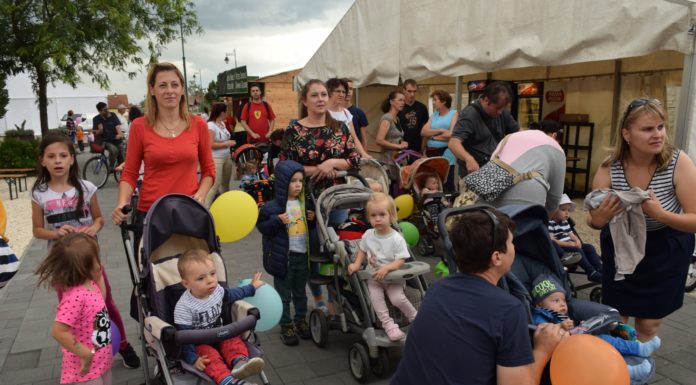 Babakocsis és kismotoros felvonulással hívták fel a figyelmet a családi értékekre Mórahalmon