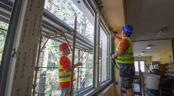 Megújul az iskola és a sportcsarnok Zákányszéken – Védett denevérek hátráltatták a beruházást