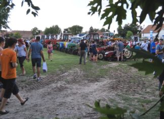 Traktoros felvonulás kicsik és nagyok közreműködésével Domaszéken – VIDEO