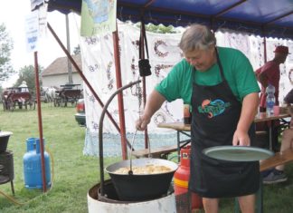 Szárma vagy töltött káposzta Röszkén? – VIDEO