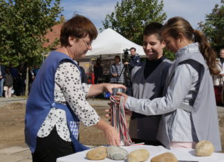 „Hadd ültetek fát szépen, rendiben, / Oh, nem magamnak – az új nemzedéknek!” Letették a mórahalmi egyházi iskola új épületének alapkövét