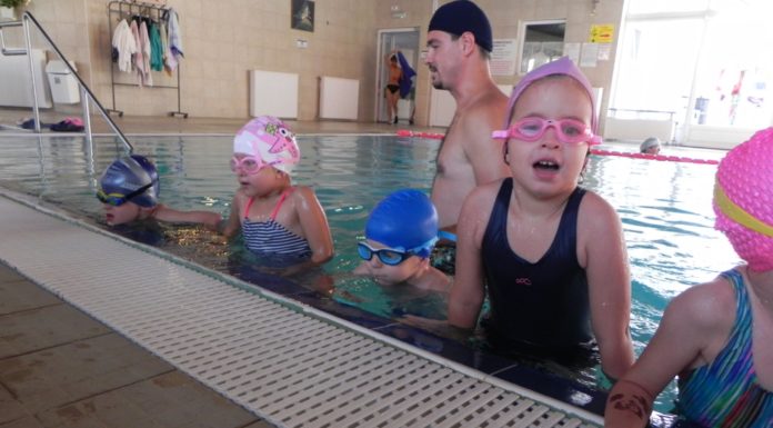 Úszni tanulnak az ásotthalmi ovisok