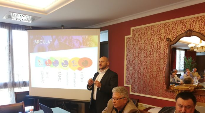 Zastava Fesztivál, hitéleti körséta és Balkán Bál is lesz a Koloban – Partnerséget építene a Szerb Kulturális Központ