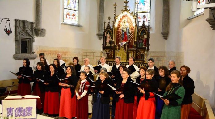 A szegedi Vox Nova és a gyergyószentmiklósi Szent-Miklós kamaraegyüttes koncertezik Mórahalmon