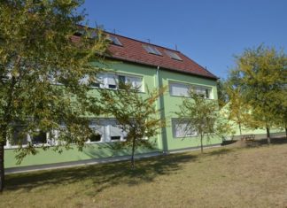 Átadta felújított intézményeit Zákányszék