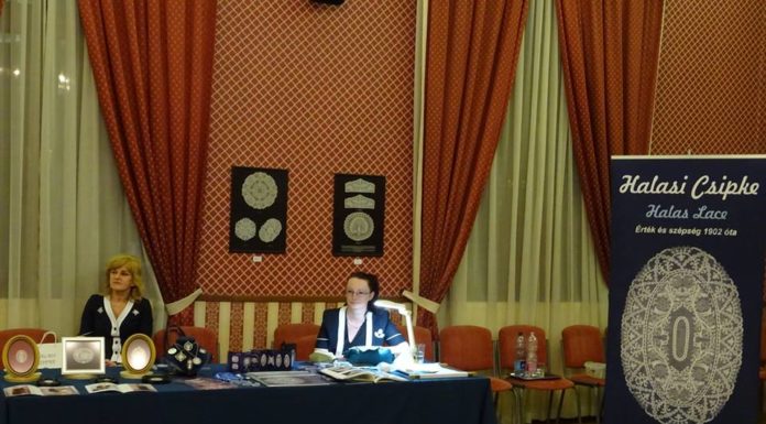 Halasi csipkekiállítás az Aranyszöm Rendezvényházban