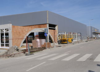 Épül a Móradombi uszoda