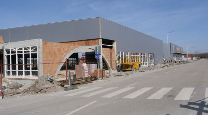 Épül a Móradombi uszoda