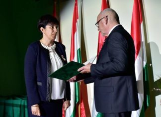 Elismerésben részesült Enginé Ábrahám Katalin, mórahalmi tanítónő