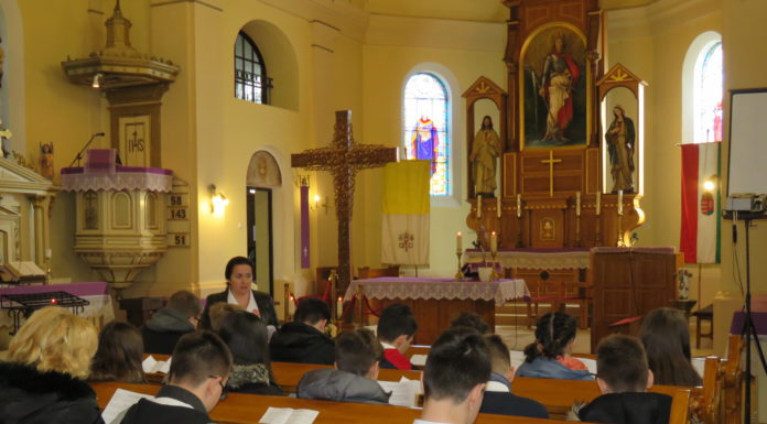 A Homokhátság összegyűlt a kereszt alatt