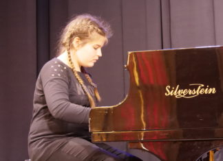 Zongora- és harmonikatehetségek a Kolóban