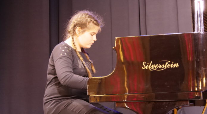 Zongora- és harmonikatehetségek a Kolóban