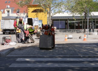 Okos zebra ügyel a gyalogosok biztonságára Mórahalmon