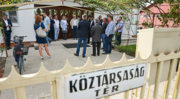 Megújult a polgármesteri hivatal és a sportcsarnok is Domaszéken