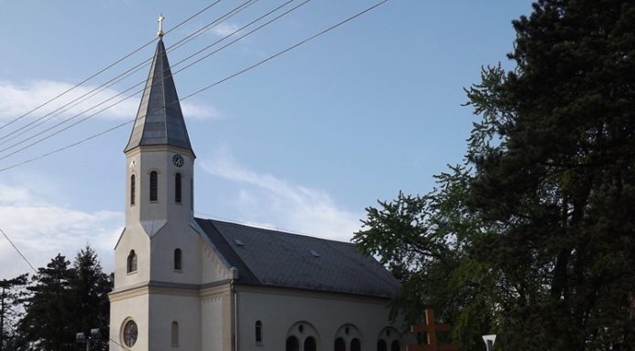 Adományozhat a felújítás alatt lévő zsombói plébániának