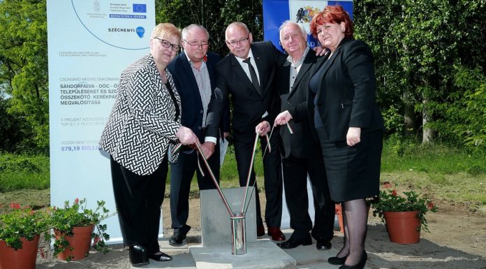 Letették a Sándorfalva-Dóc-Ópusztaszer településeket összekötő kerékpárút alapkövét