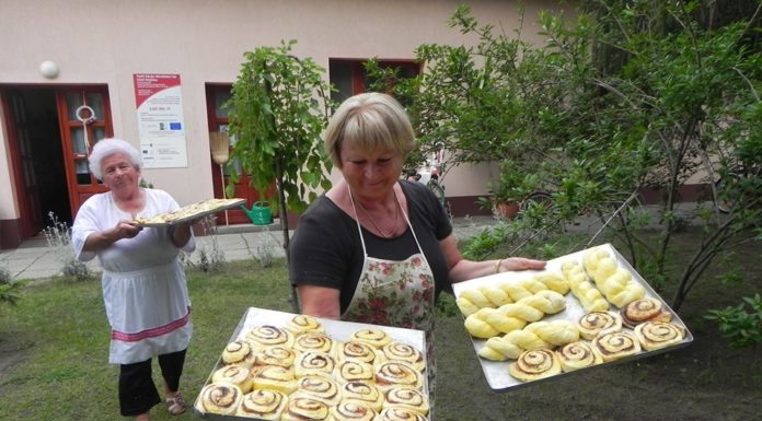 Három kemencényi finomságot sütöttek az ásotthalmi nyugdíjasok