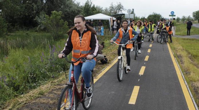 Átadták a Szegedről Sándorfalvára vezető kerékpárutat